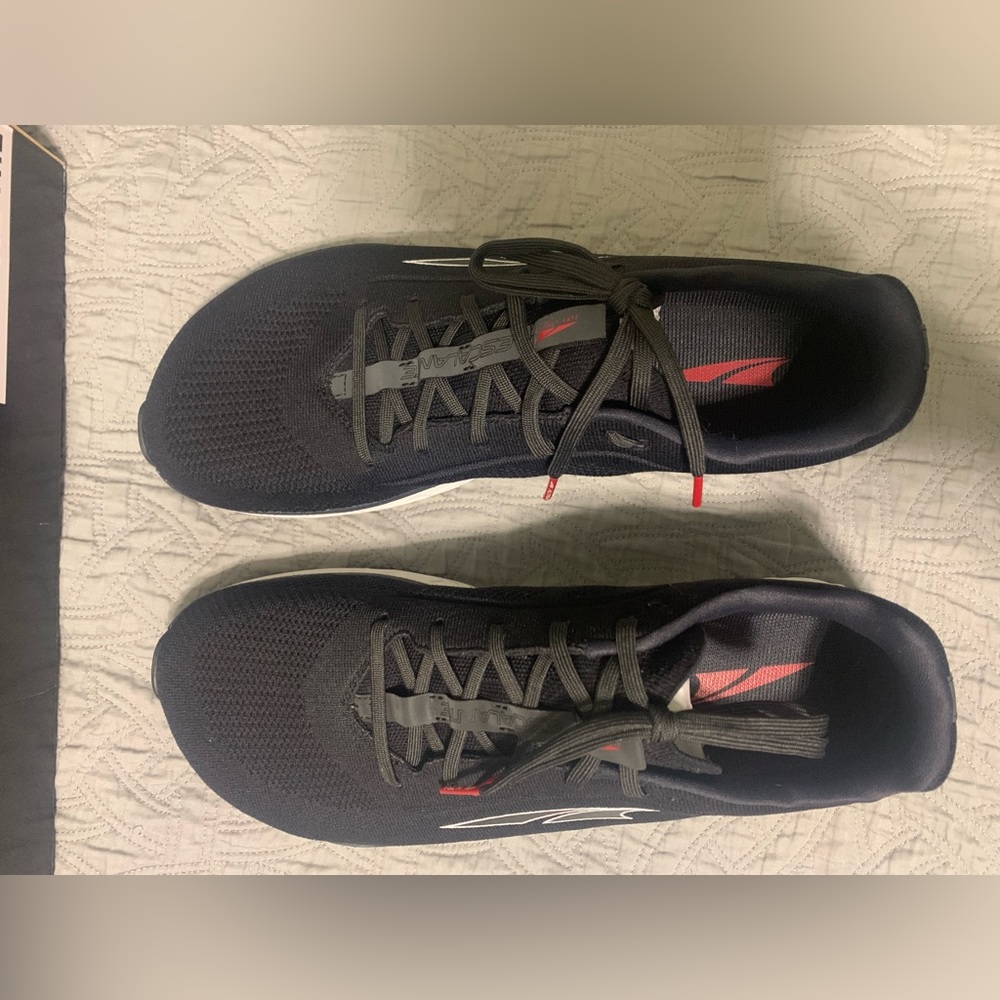 Men’s shoes, Altra Escalante, black, size 13